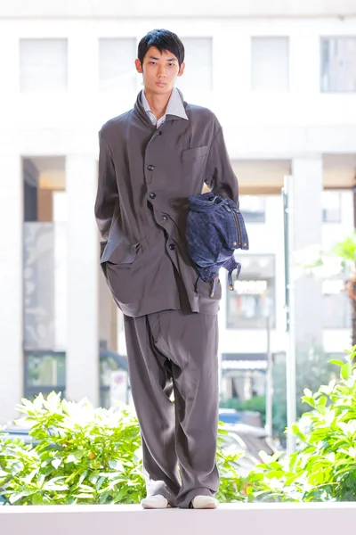 Look 16